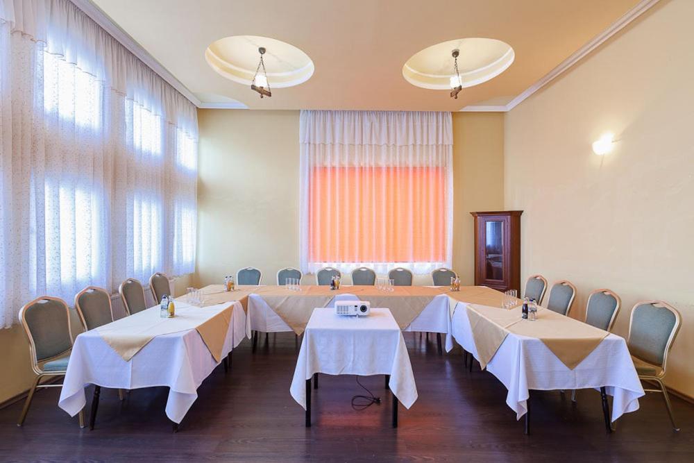 Apart Hotele Częstochowa Buitenkant foto