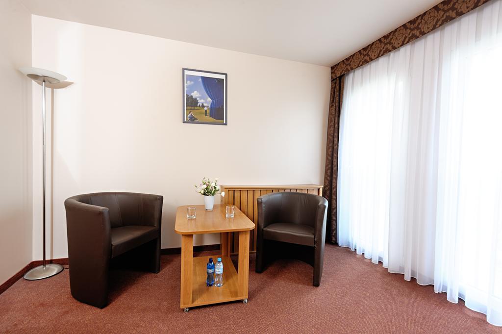 Apart Hotele Częstochowa Buitenkant foto